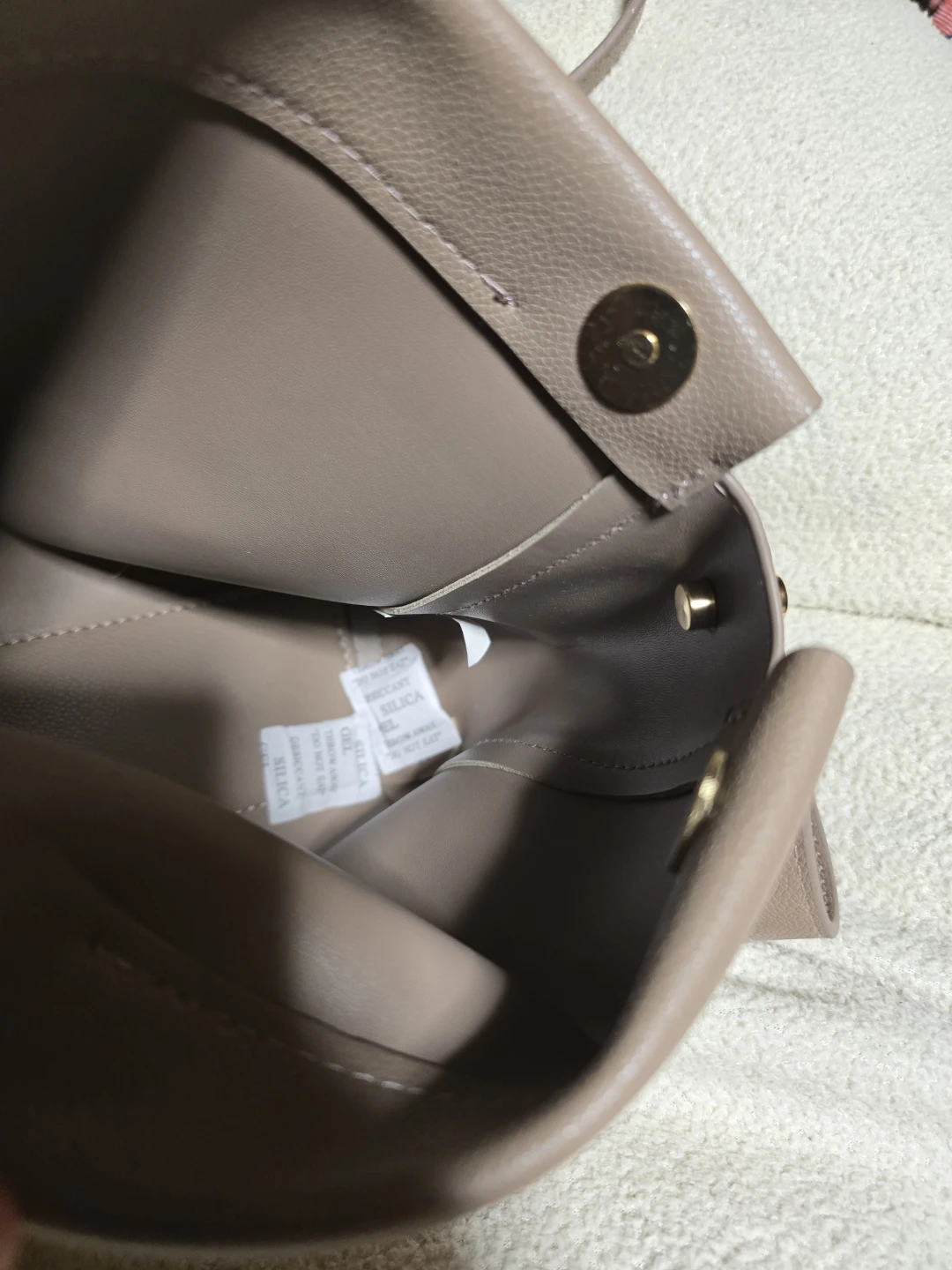 JAPAN Creme Taupe faux leather crossbody bag - photo 3