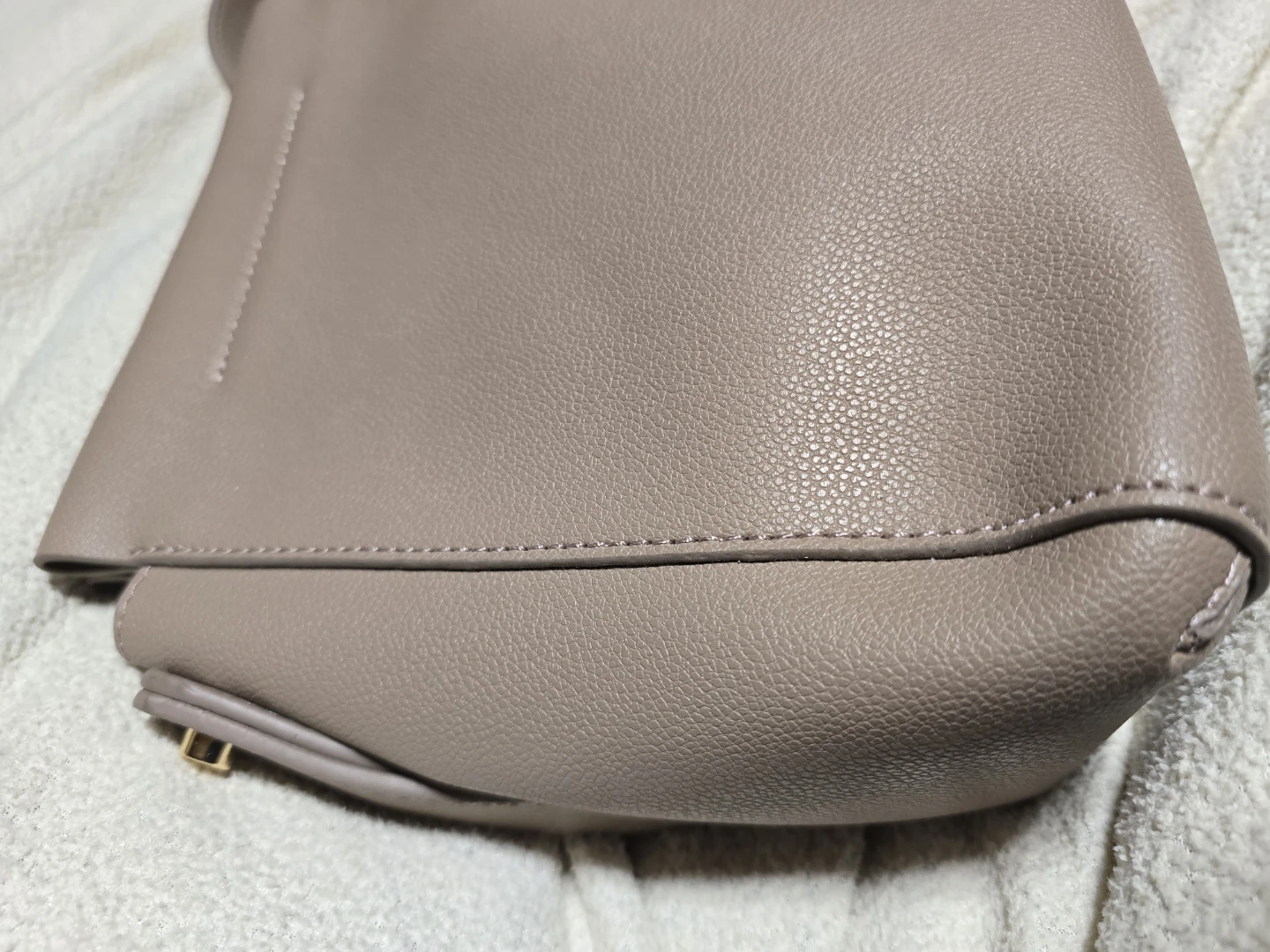 JAPAN Creme Taupe faux leather crossbody bag - photo 4
