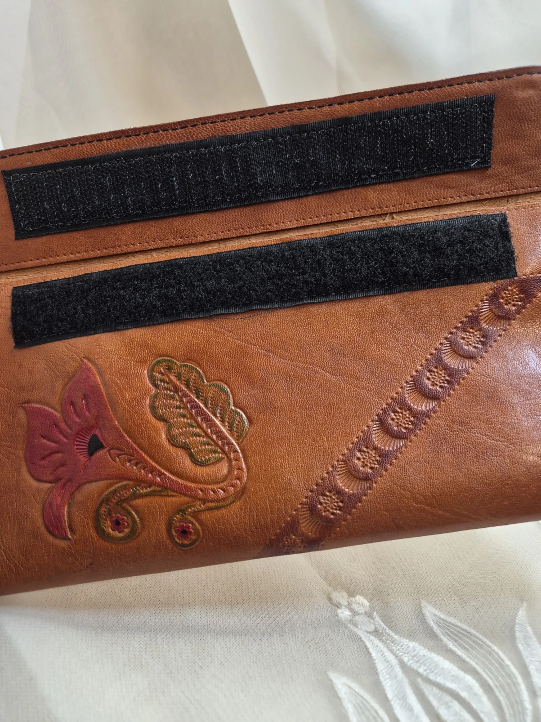 Beautiful Vintage Hand Crafted Leather 9 1/2" x 4 1/2" Wallet - photo 4