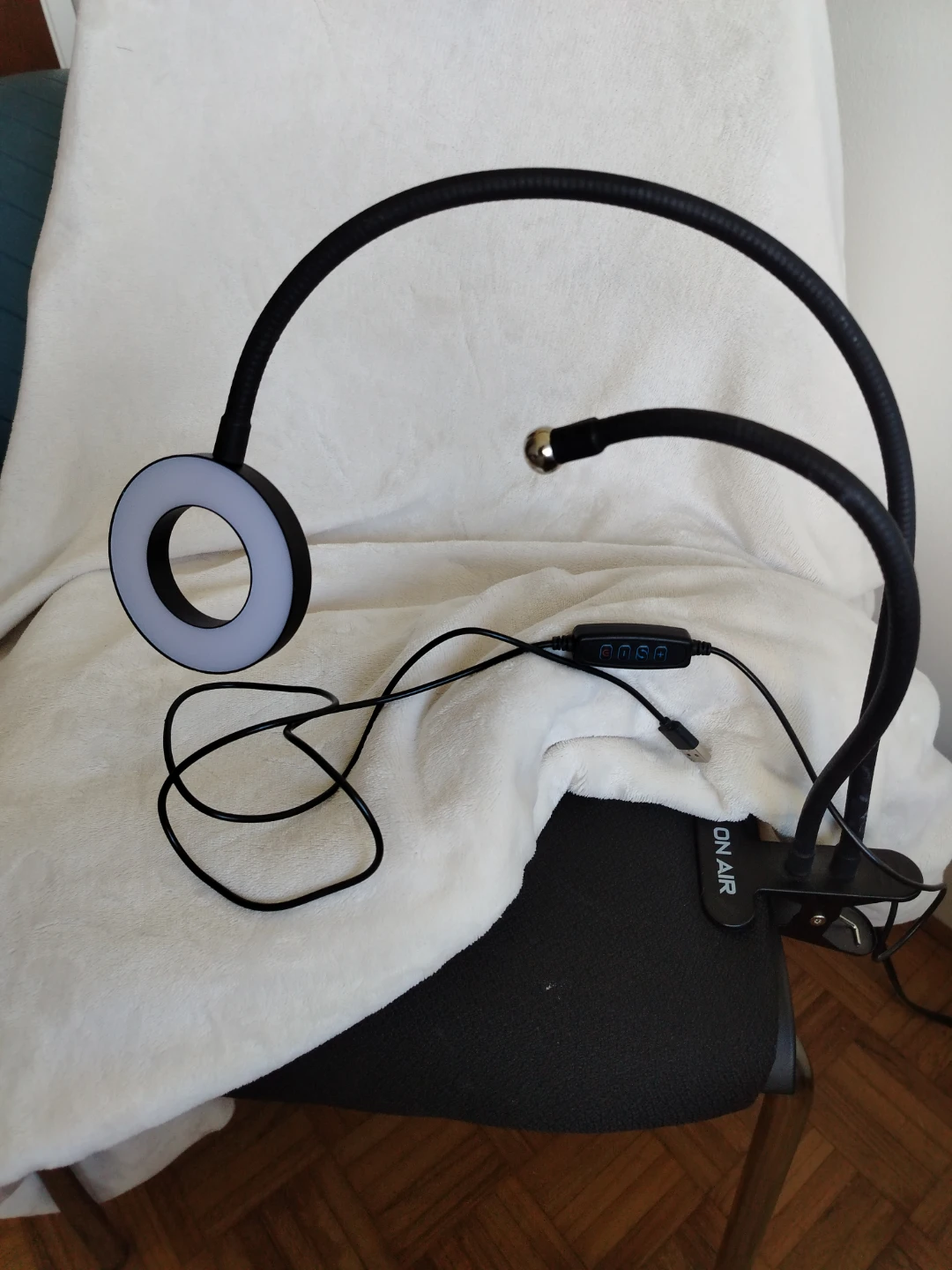 Clip-on Ring Light with Gooseneck Arms
