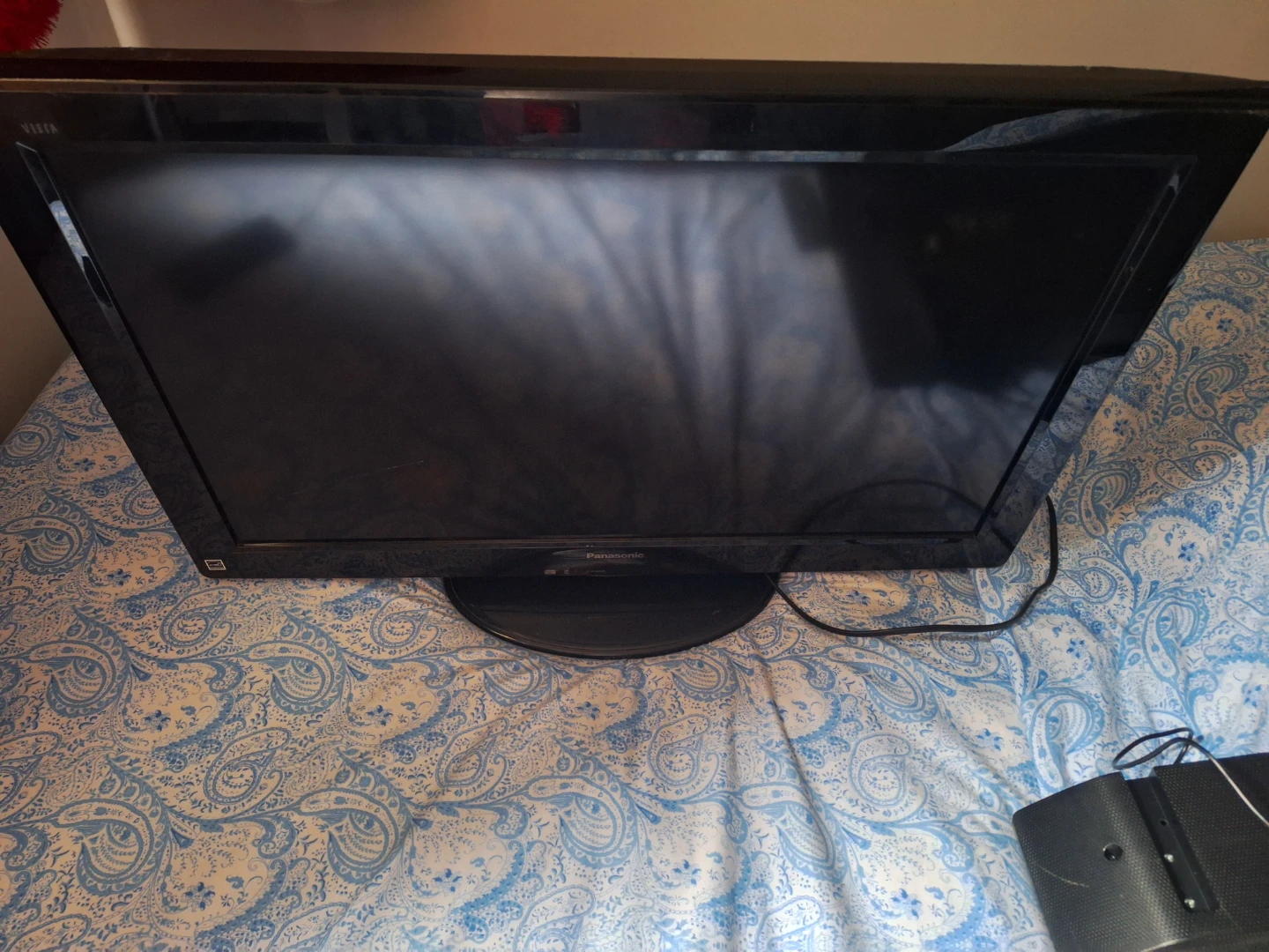 Panasonic TC-L32U22 32-inch LCD TV - photo 3