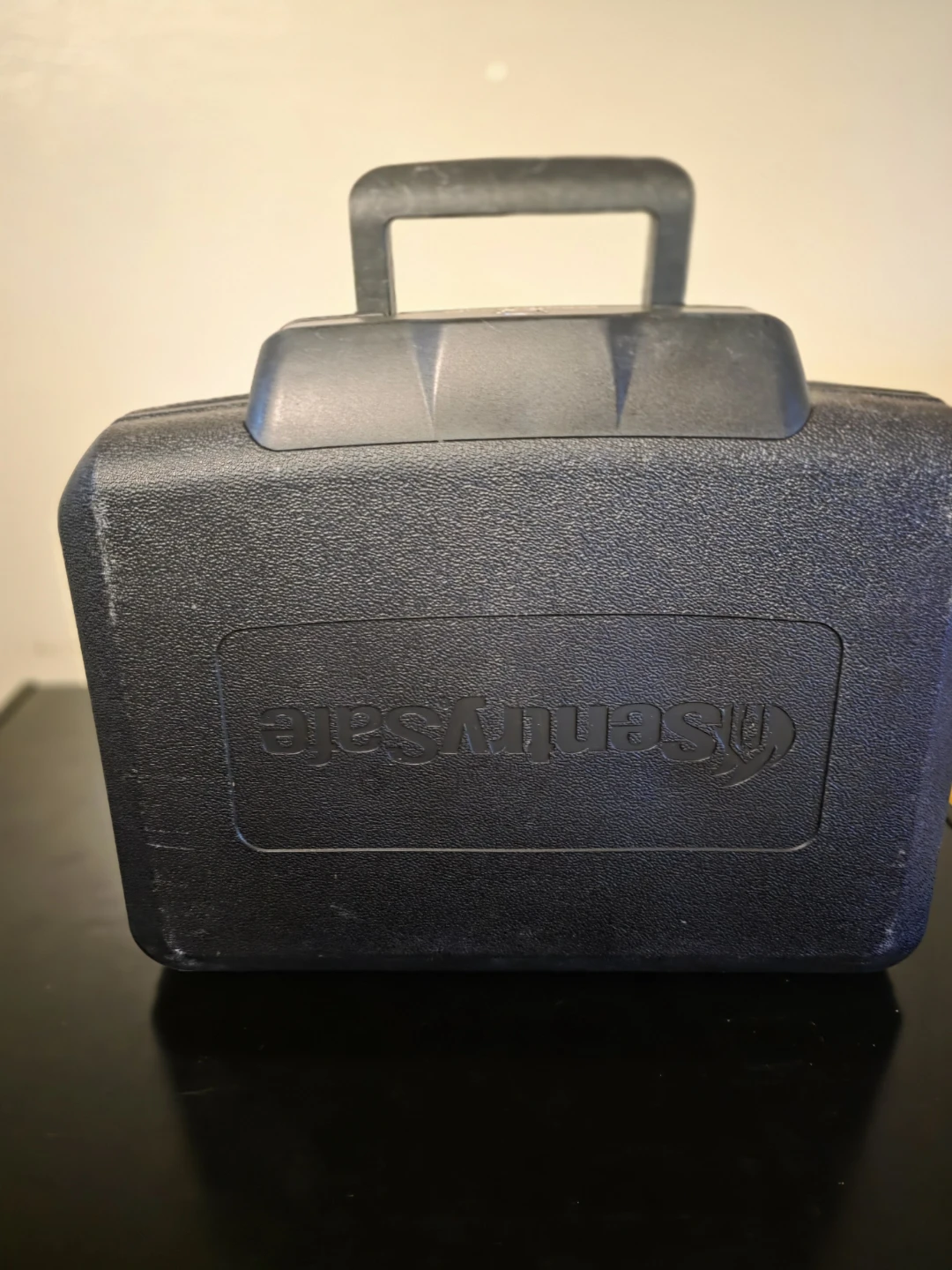 Sentry safe fire proofroof with 2 keys - photo 3