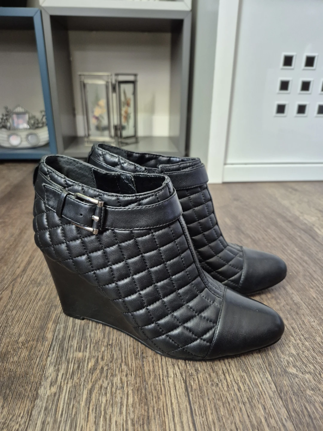 Women Booties Size 6.5 - photo 5