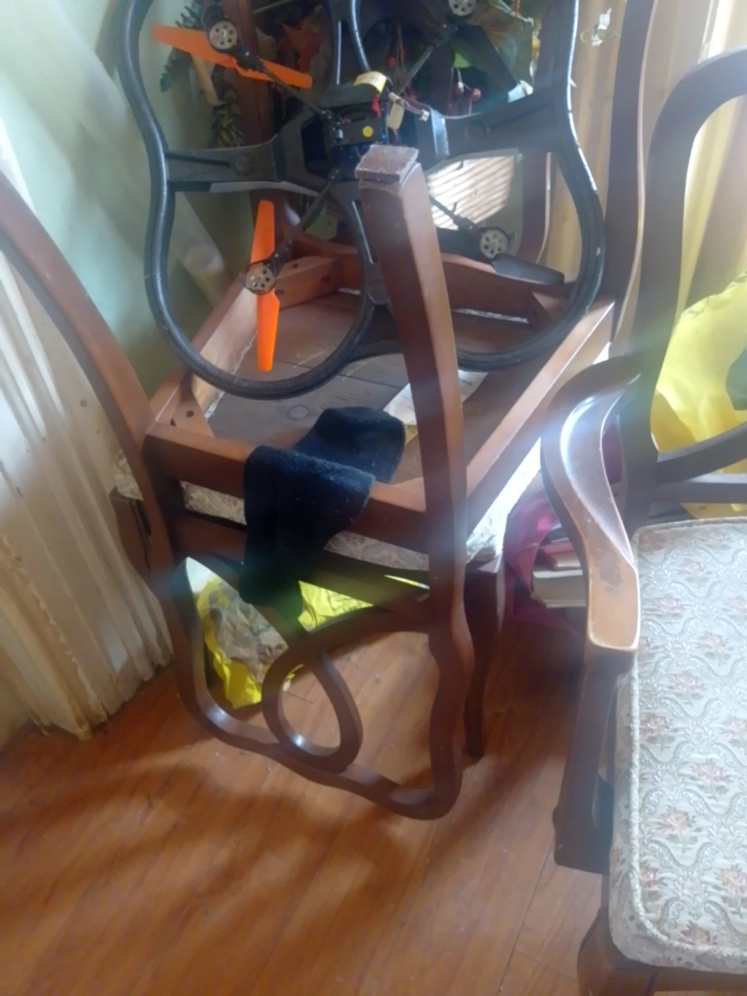 6 Wooden Accent Chair with  table - photo 3
