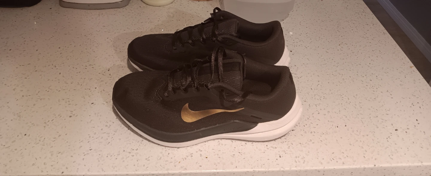Ladies Nike Shoes NEW. Size 9. - photo 2