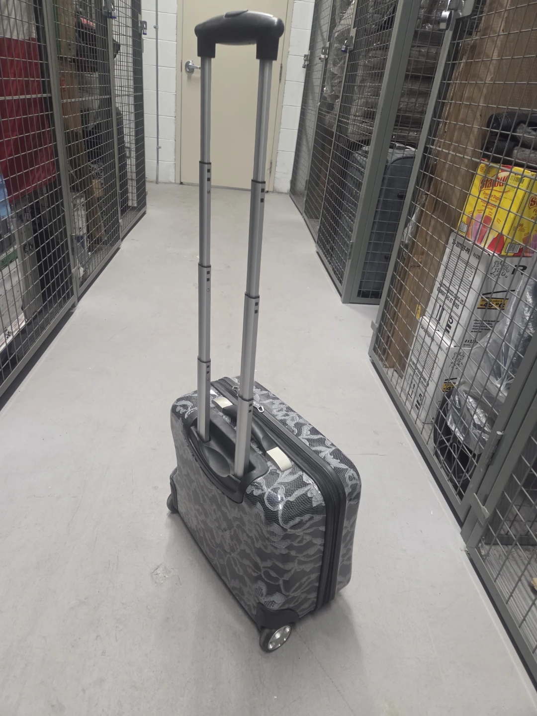 Carry on luggage - photo 3