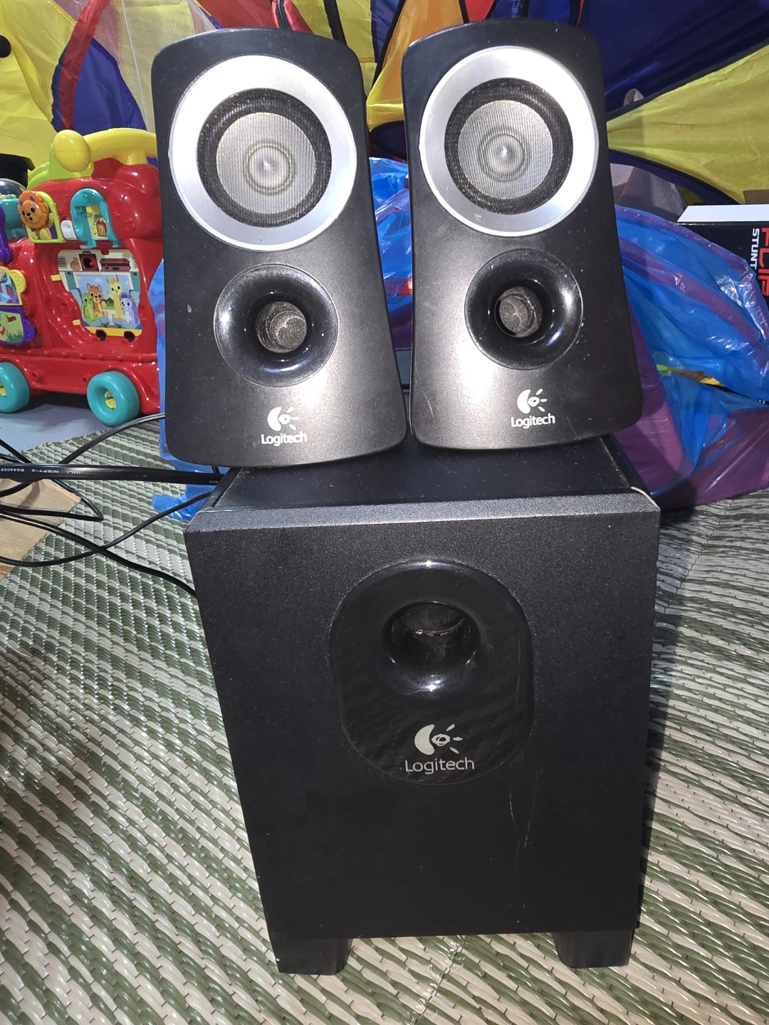 Logitech 2.1 Speaker System with Subwoofer