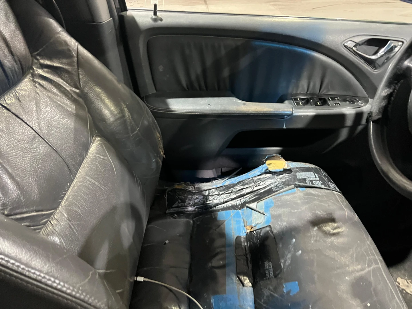 Blue Honda Odyssey Minivan - photo 3