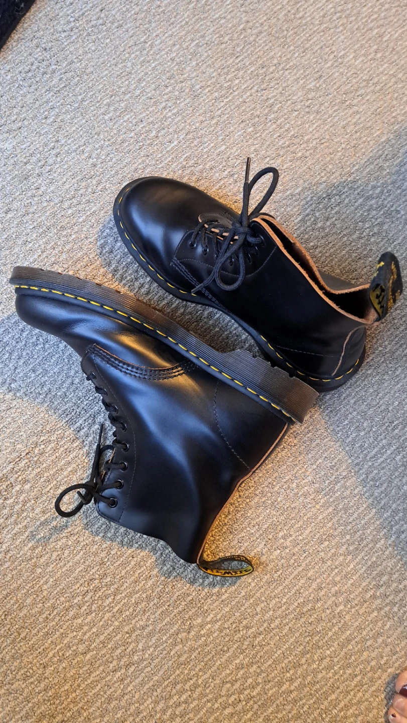 Doc Marten boots, sz 9 mens - black leather