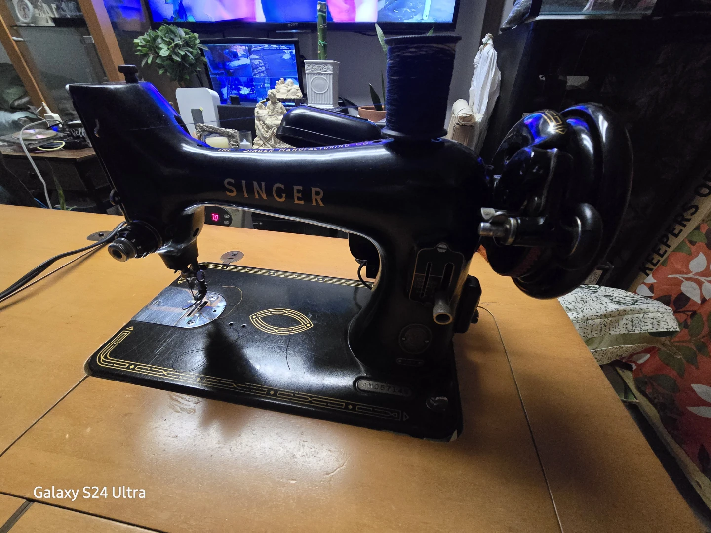 ❤️Vintage Singer 99 Sewing Machine in Cabinet w/ Light & Pedal - photo 3