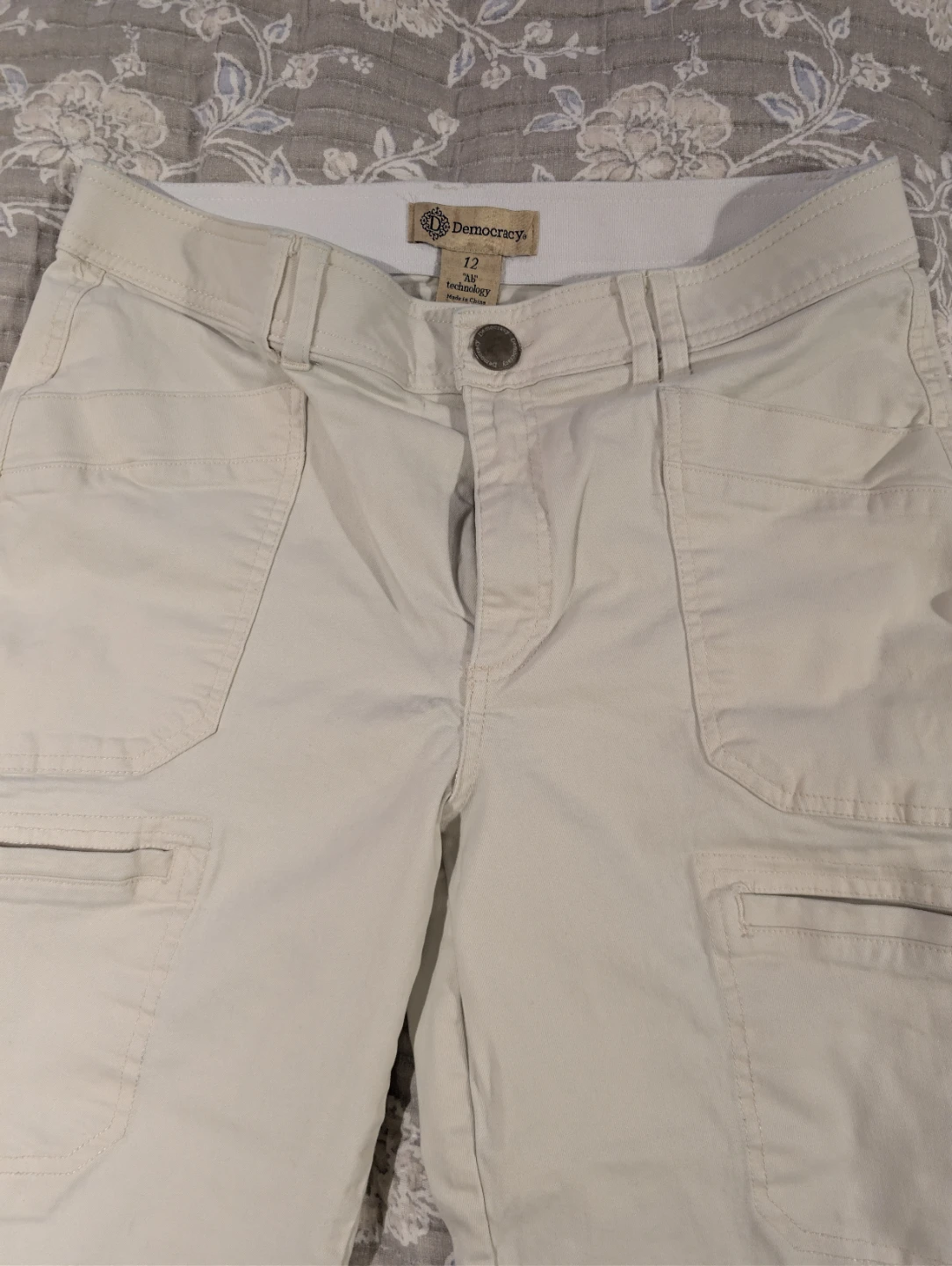 Democracy White Women's Cargo Capris Size 12