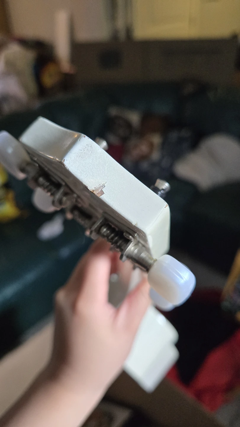 White Ukulele - photo 2