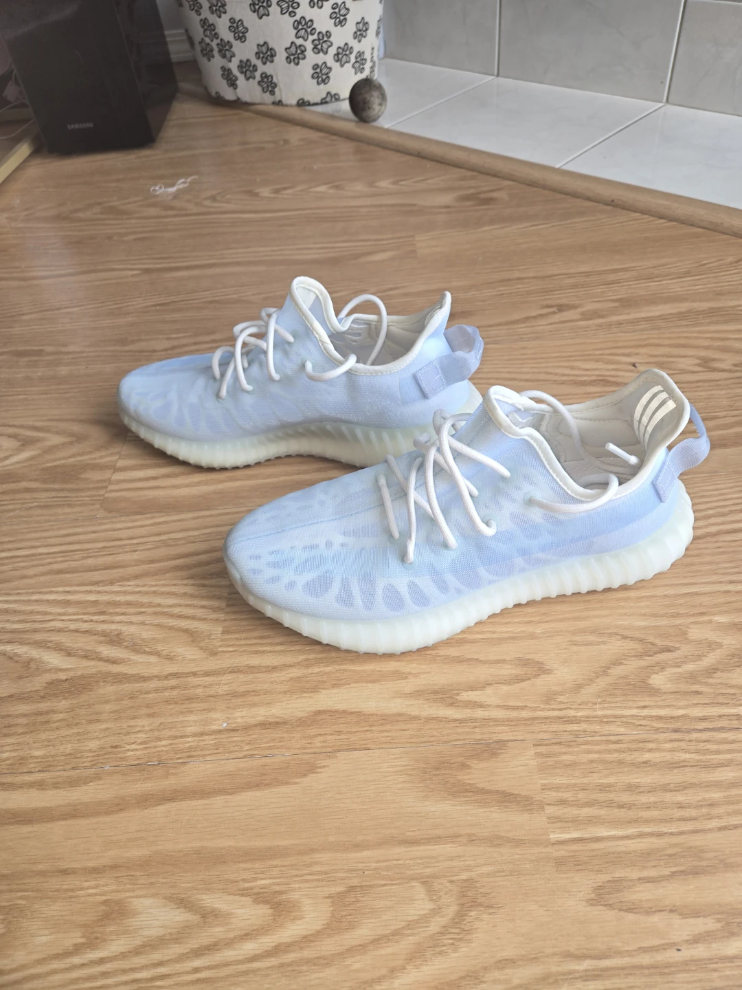 Adidas Yeezy Boost 350 V2 "Light" GW2889