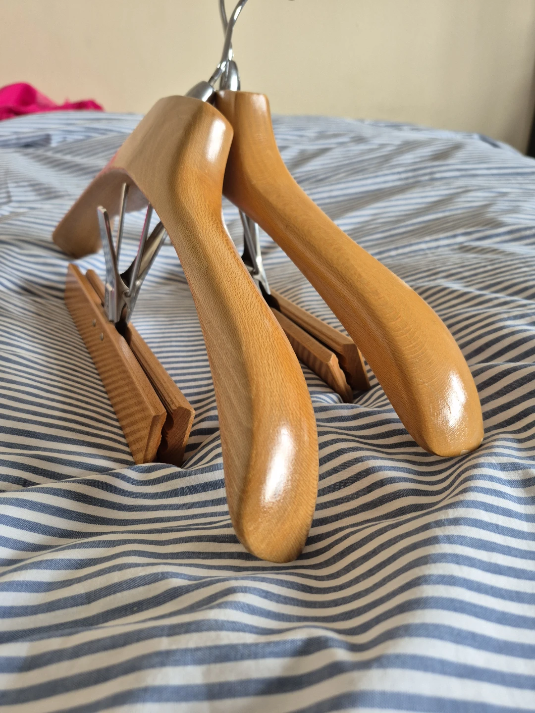Vintage Wood Clothes Hangers with Pants/Skirt clips: Hardwood - photo 5
