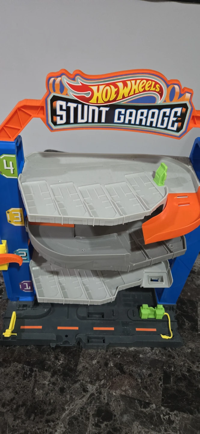 Hot Wheels Stunt Garage Playset - photo 2