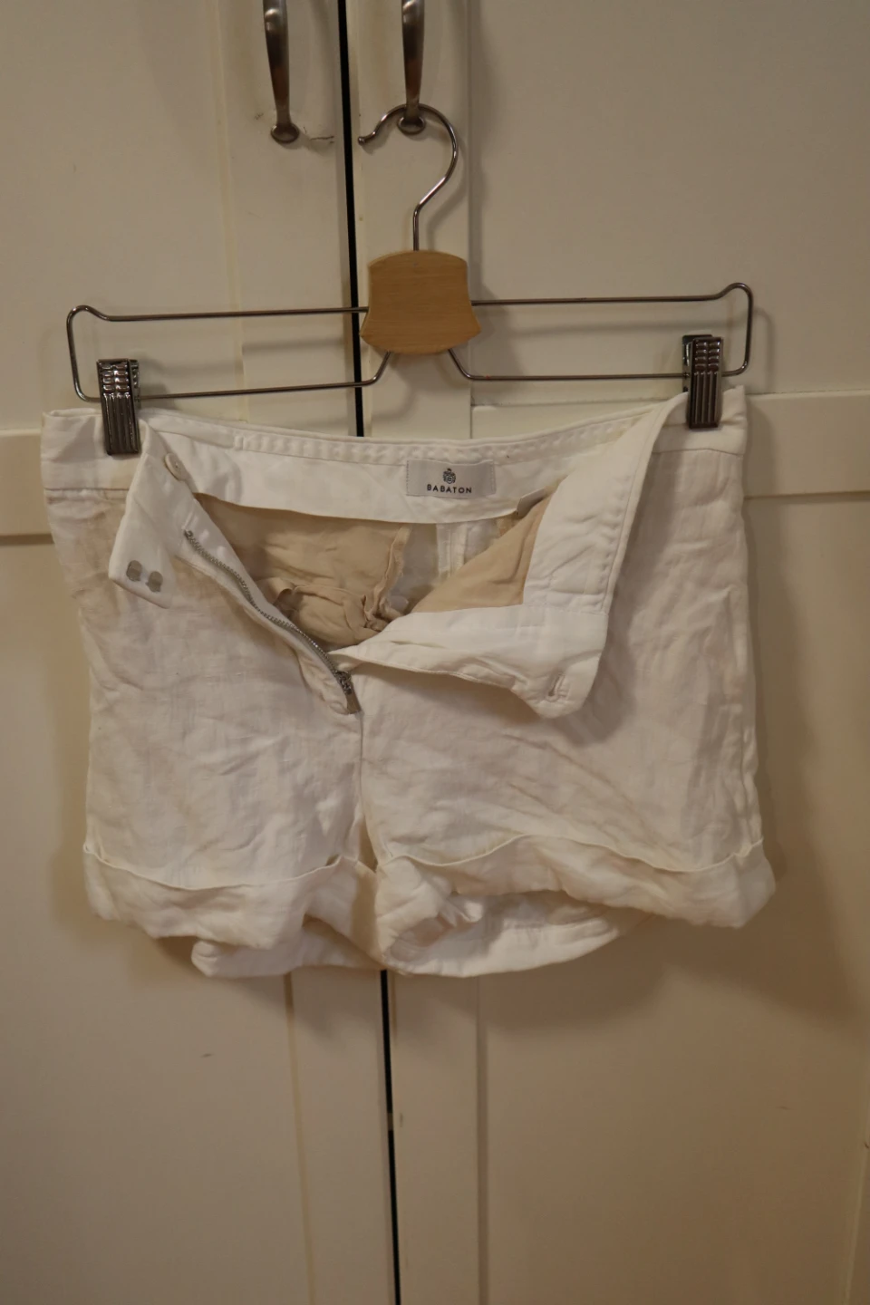 Babaton White Linen Shorts Size 4 - photo 2