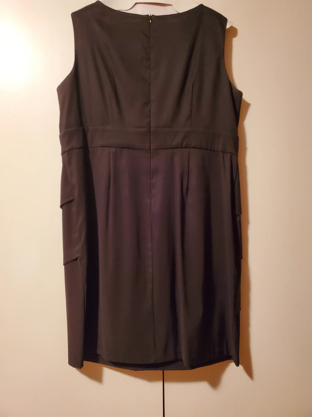 🥕 Laura Plus Black Beaded Neckline Dress - Size 20 - photo 3