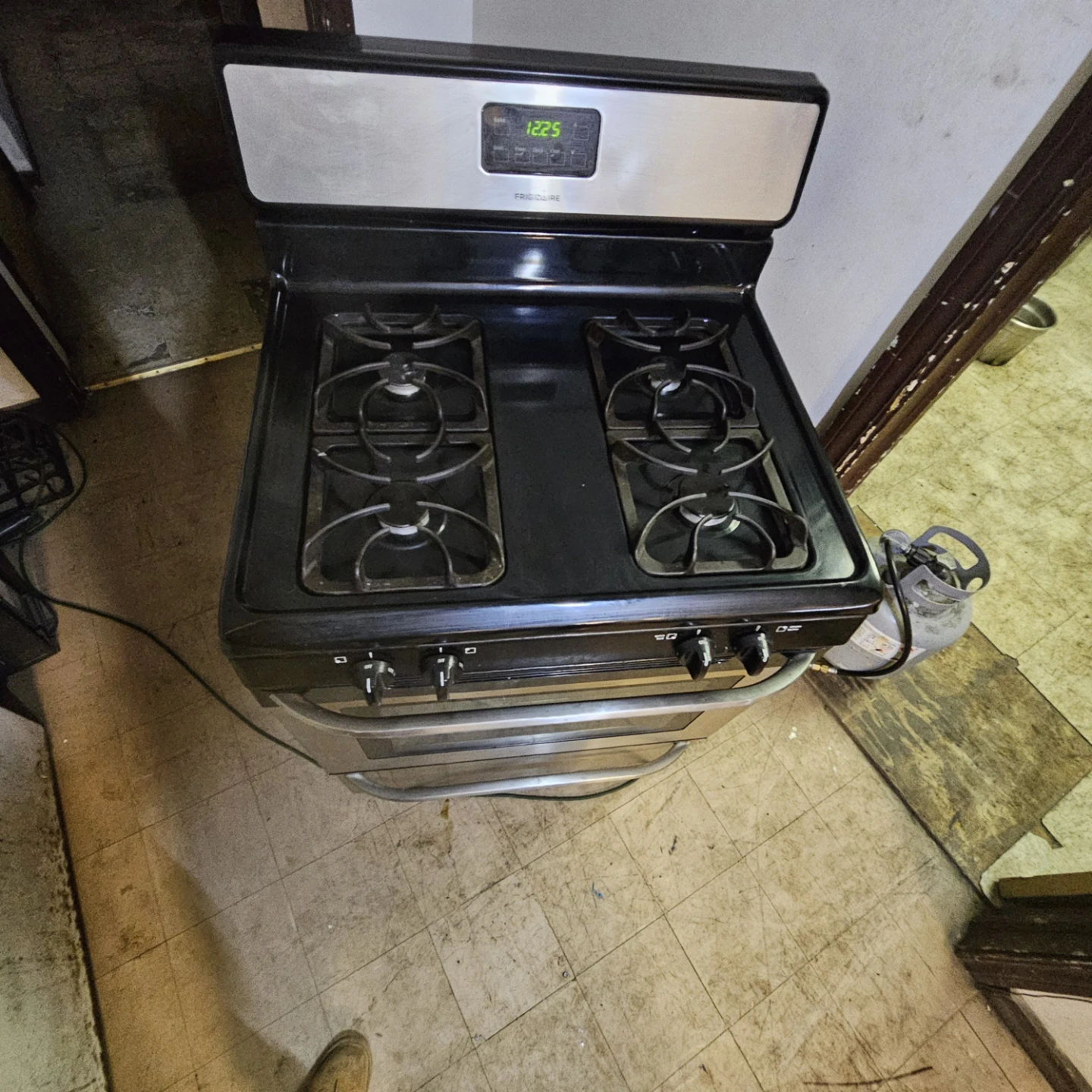 Frigidaire Gas Range - photo 2