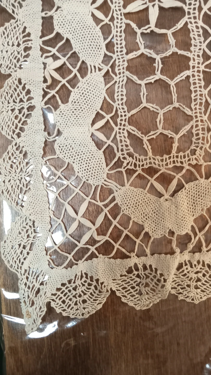 Handmade Lace Table Runner - photo 2