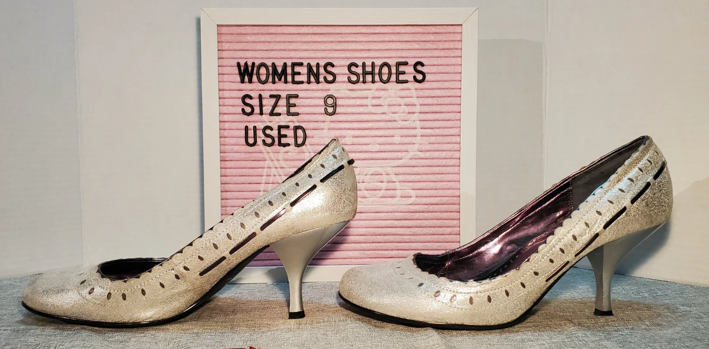 Le Château Women's Silver Heels - Size 9 - photo 4