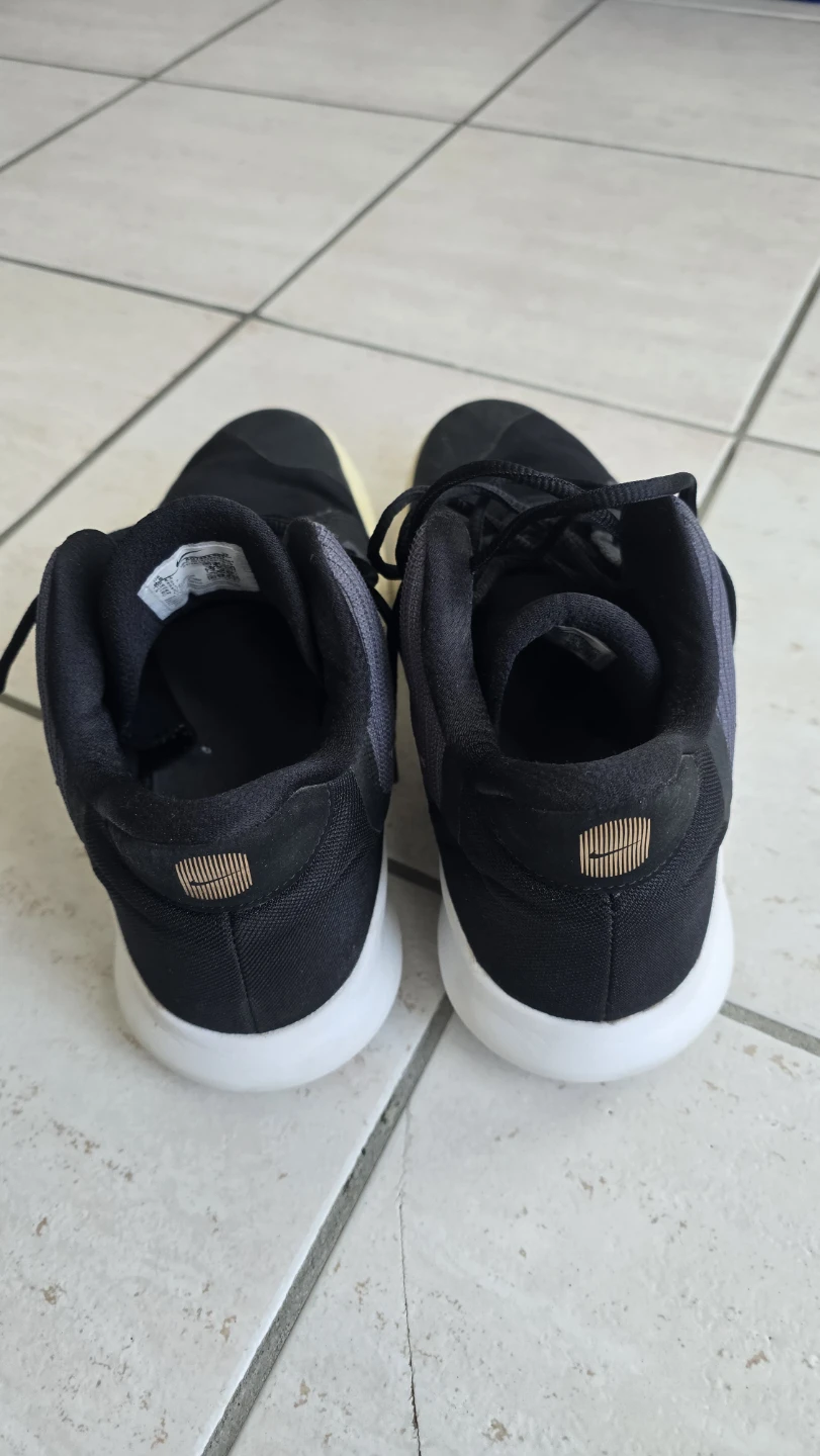 Nike Basketball Shoes Size 9.5 - photo 3