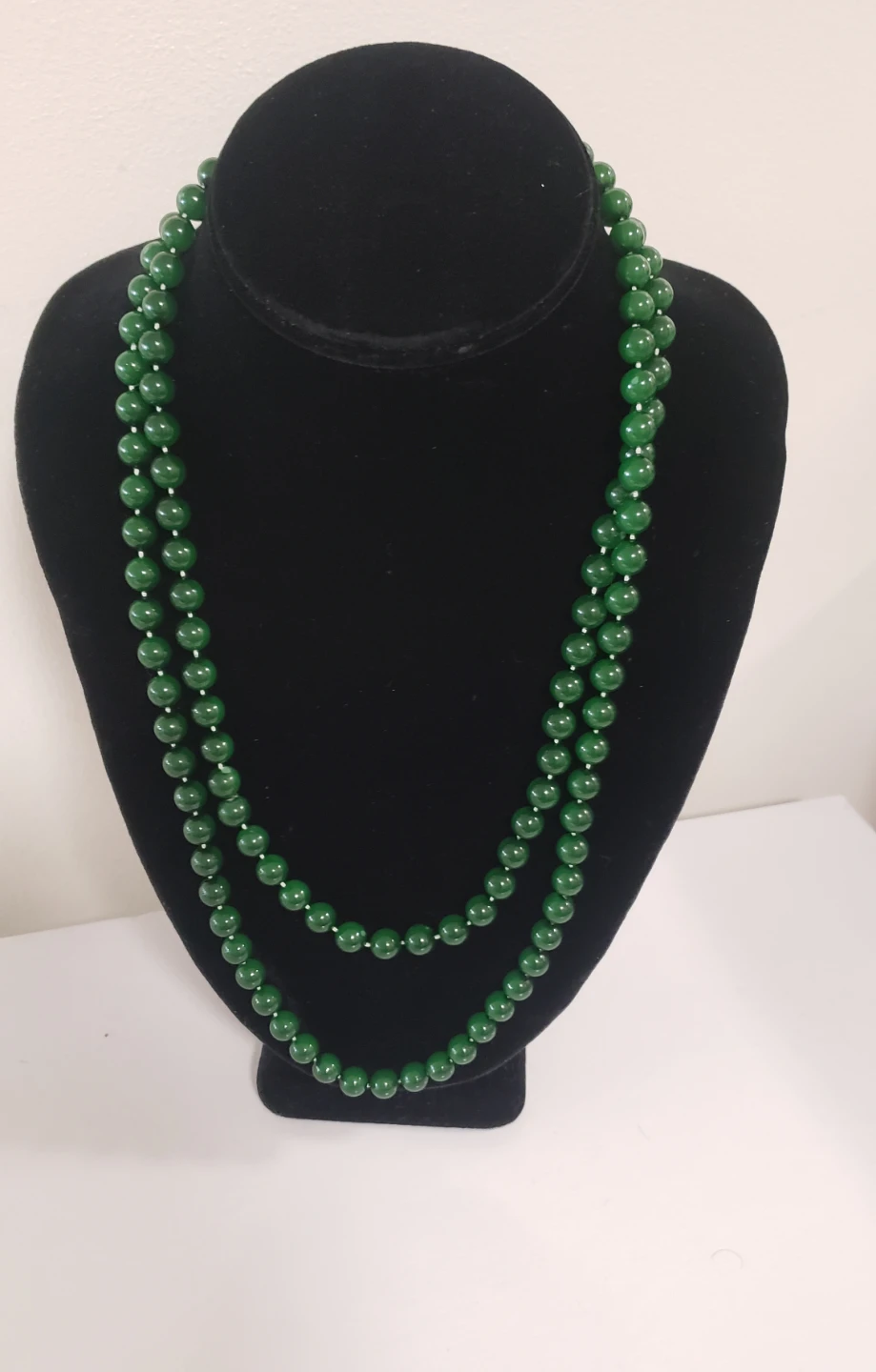 Like new Womens Vintage Faux Pearl Green Necklace