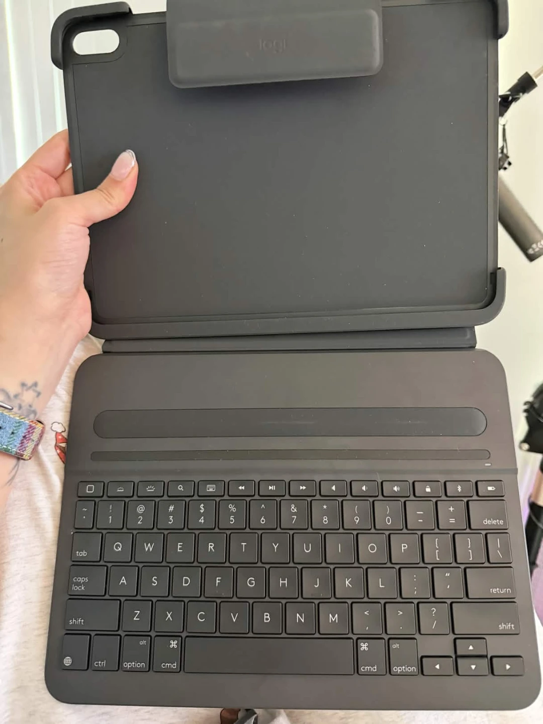 Logitech Slim Folio Pro 11 in Ipad pro 3rd gen