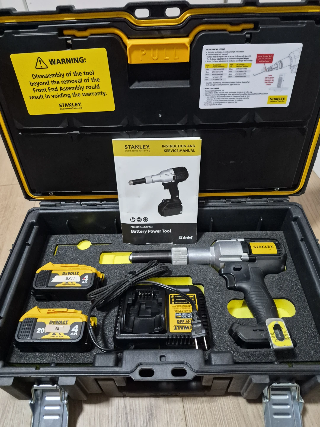 Stanley PB2500N Cordless Rivet Gun Kit with DeWalt Batteries