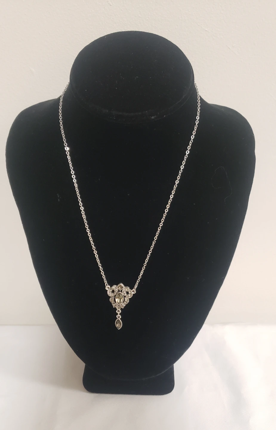 Like New Womens Vintage Necklace