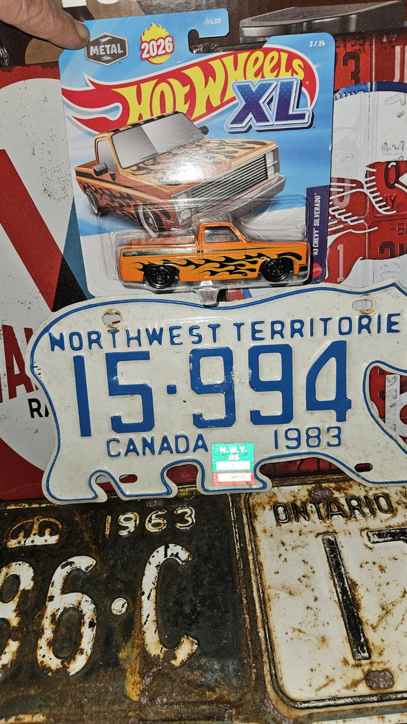 Hot Wheels XL '83 Chevy Silverado Metal Die-Cast Truck - photo 2