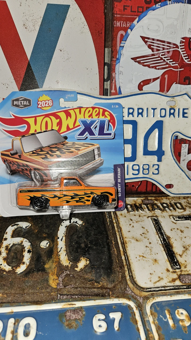 Hot Wheels XL '83 Chevy Silverado Metal Die-Cast Truck - photo 3