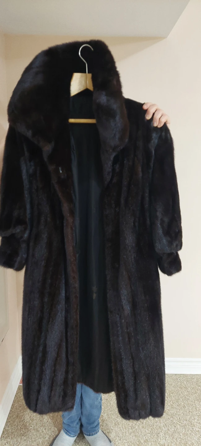 Dark Mink Fur Coat - photo 3