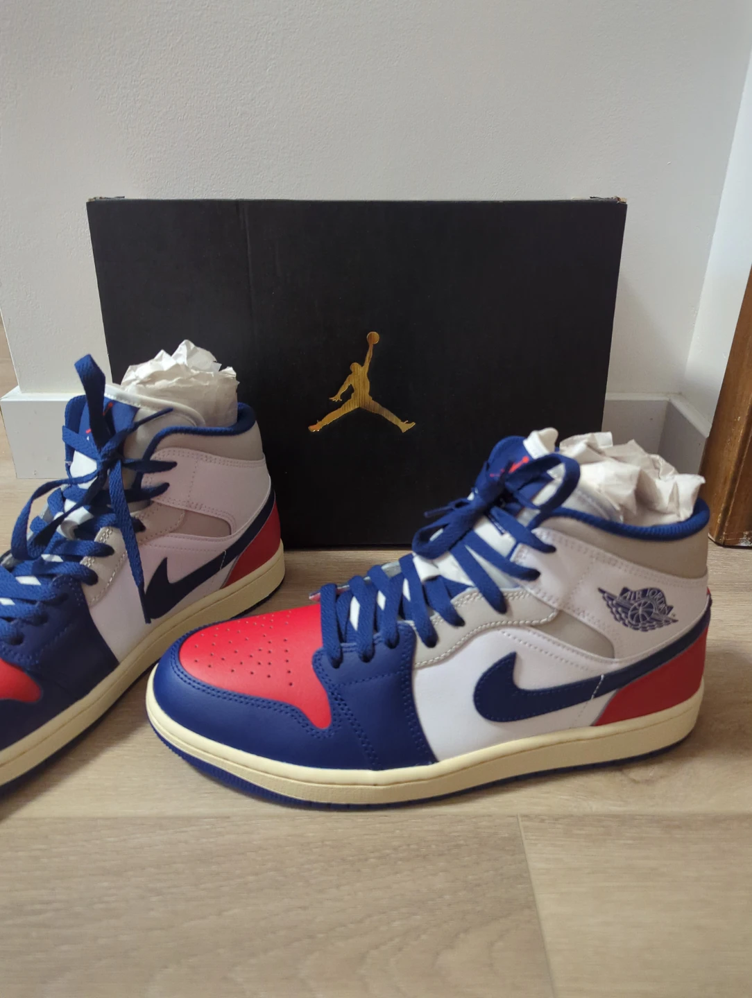 (BRAND NEW IN BOX) Jordan 1 Mid SE Royal Blue - photo 5