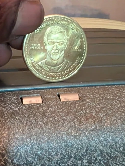 Coca-Cola 2002 Canadian Olympic Team Coin - photo 2