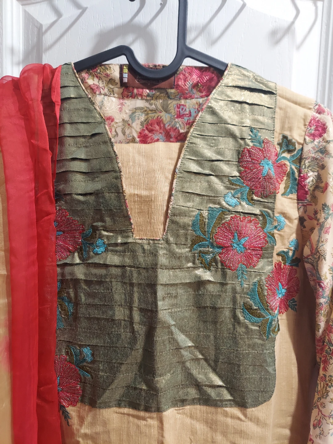 Gold & Red Embroidered Shalwar Kameez with Dupatta - photo 3