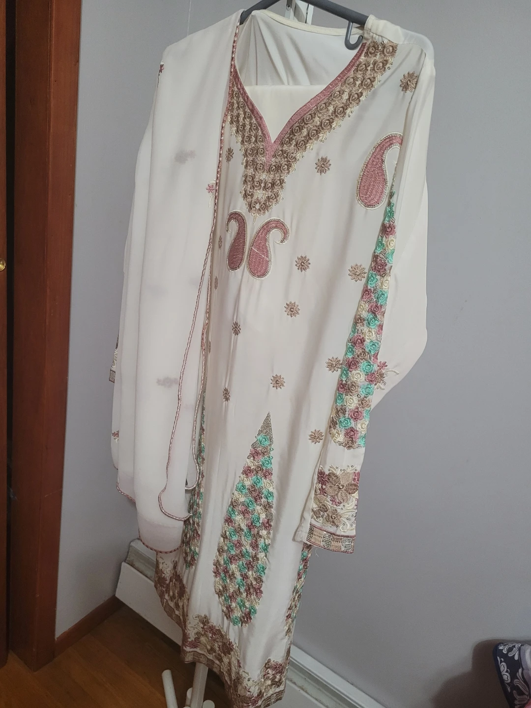 Women's Embroidered Kurti Set - photo 5