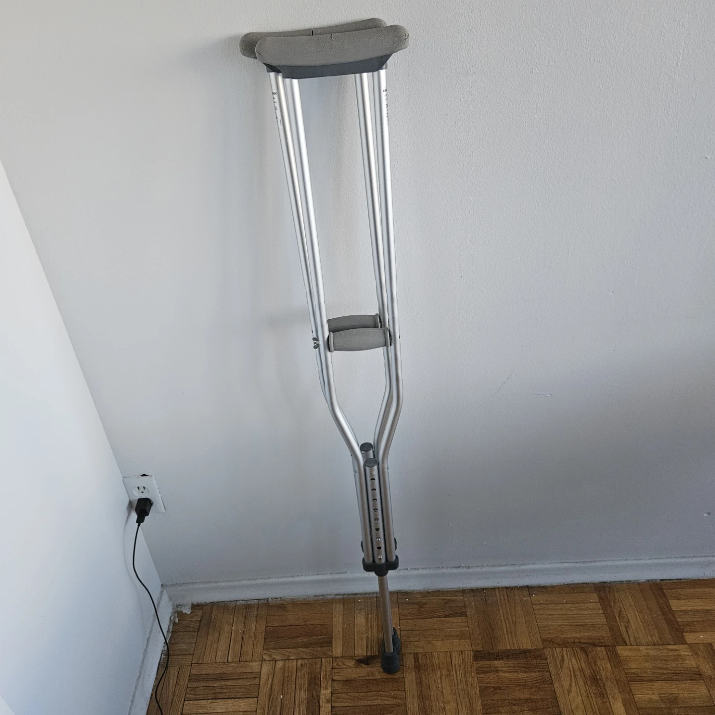 Adjustable Aluminum Crutches - photo 2