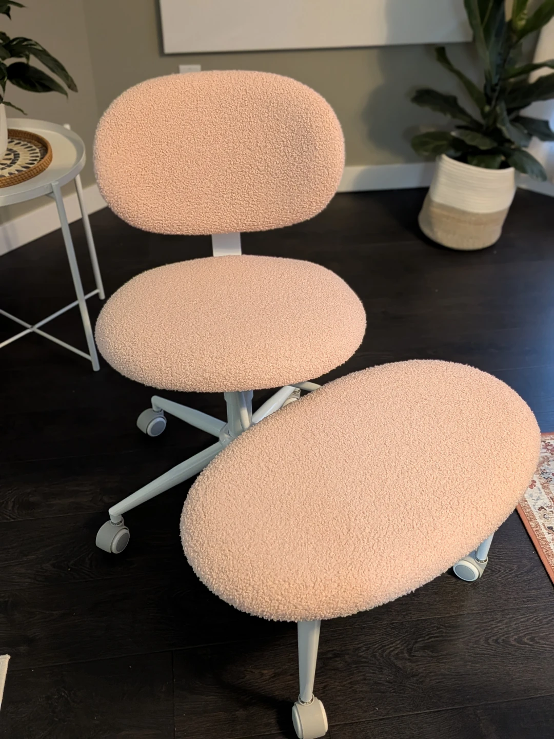 Ergonomic swivel chair
