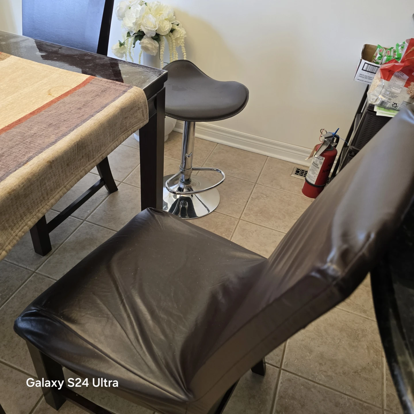 Pure wood  Brown dining table with six chairs - photo 3