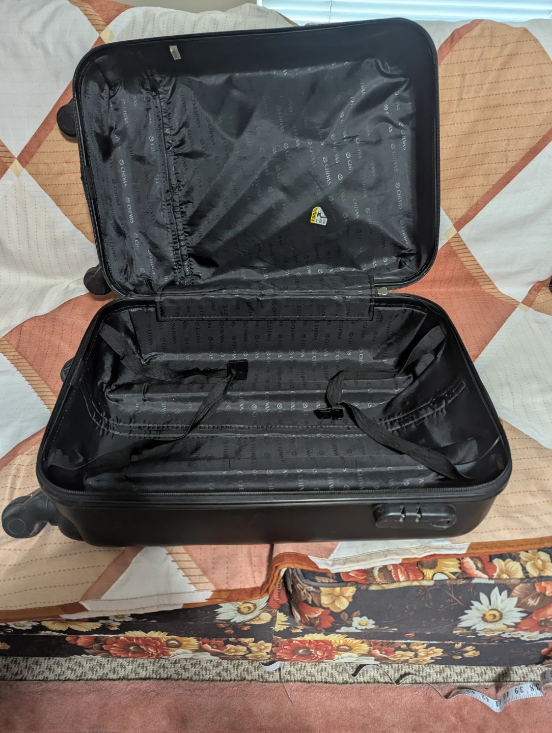 Black Hard-shell Carry-on Suitcase - photo 4