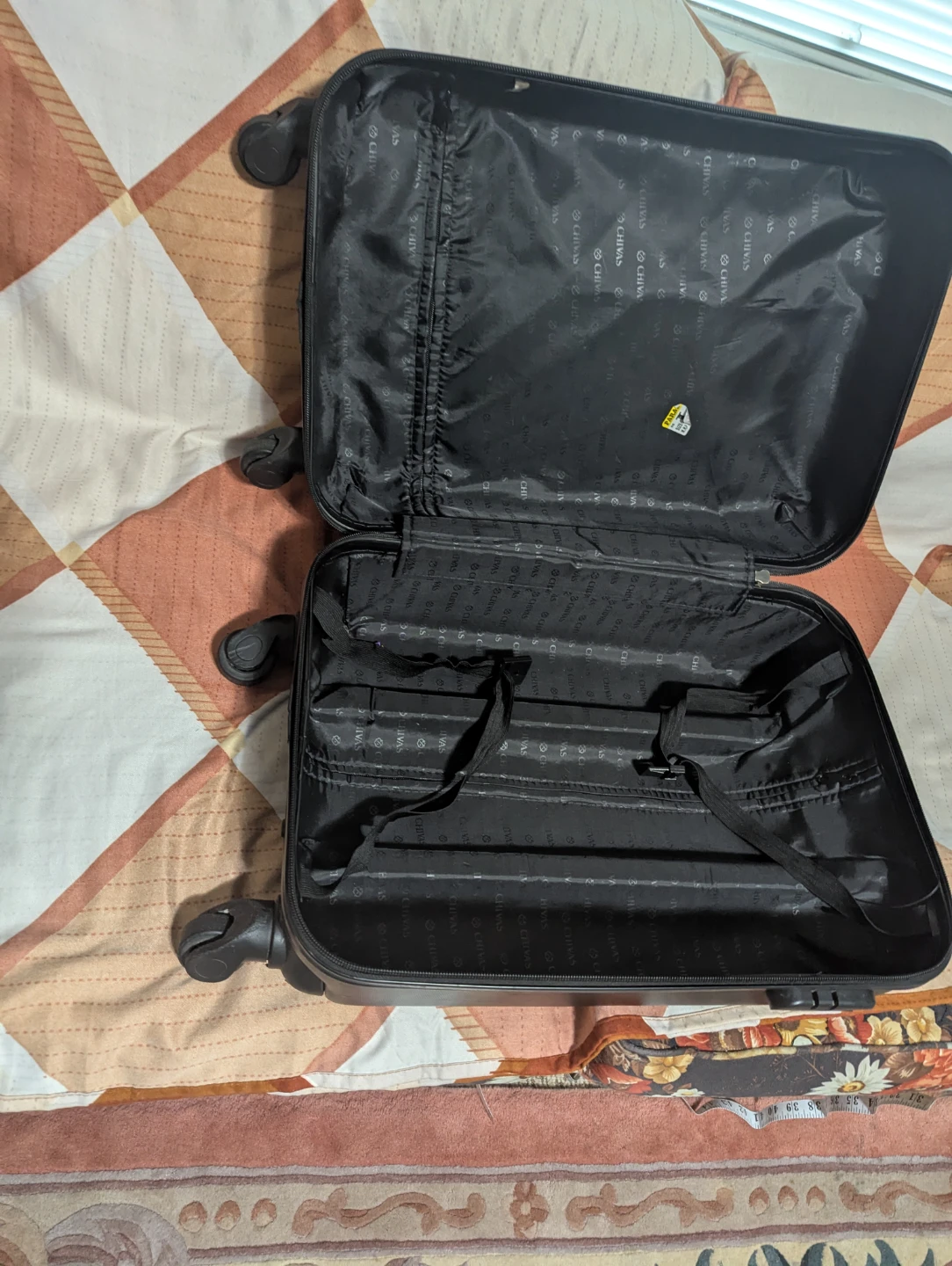 Black Hard-shell Carry-on Suitcase - photo 5