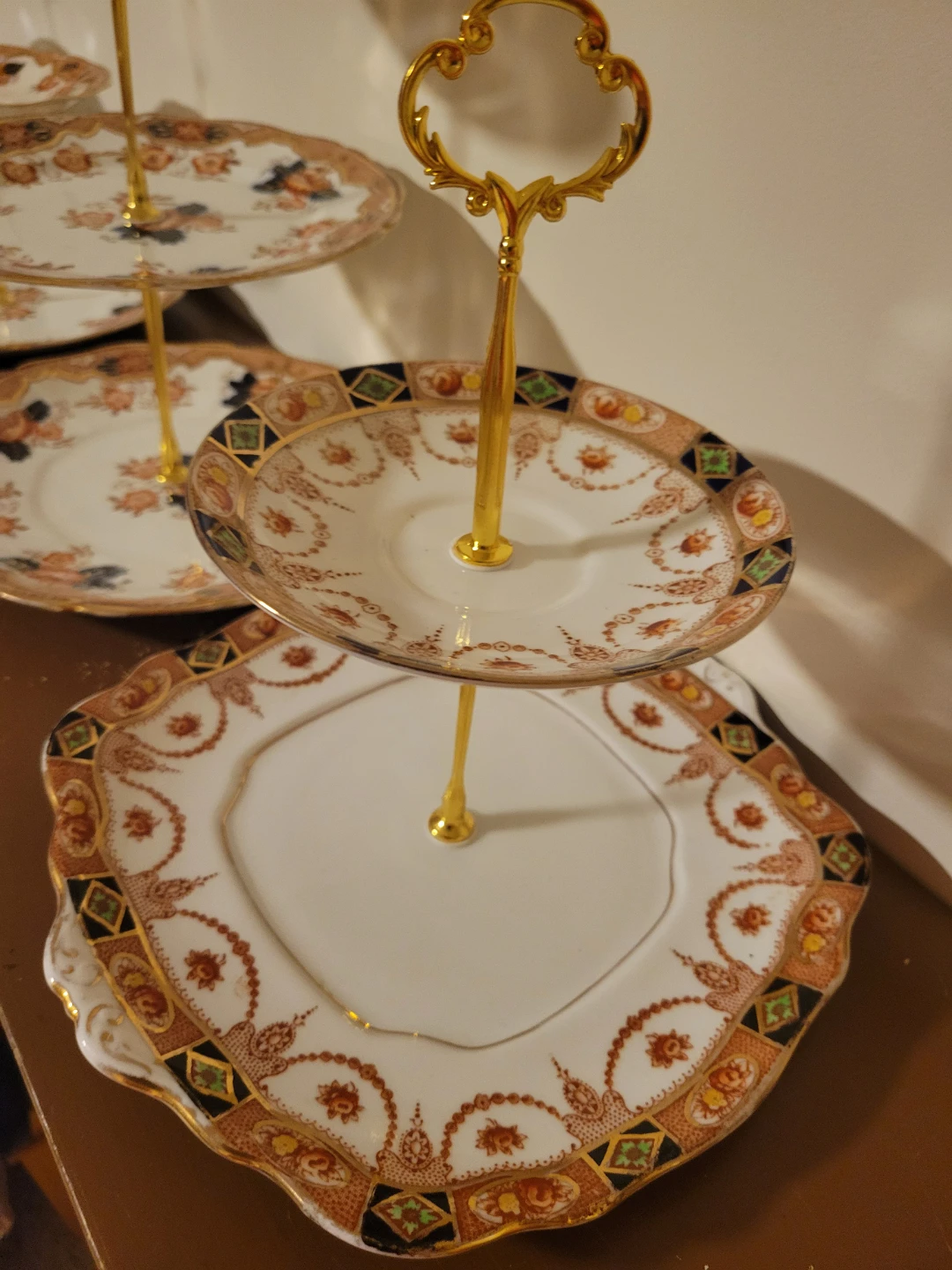 3-Tier Porcelain Dessert Stand with Floral Pattern carrot 🥕