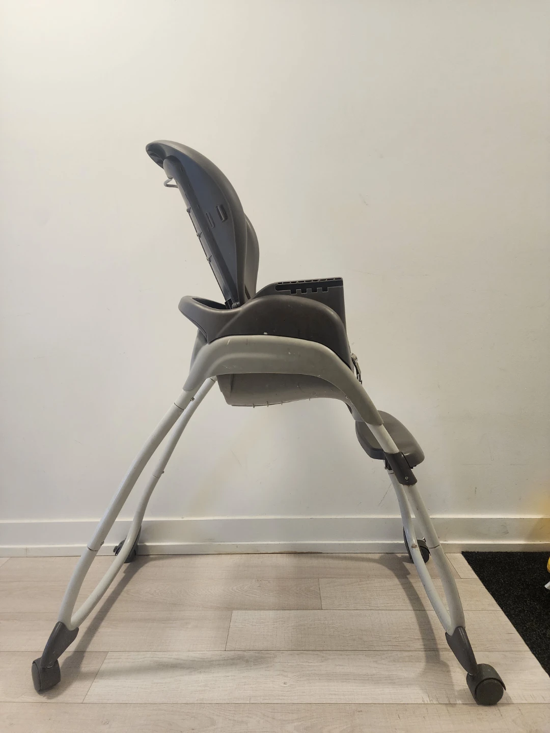 High Chair $20 - photo 4