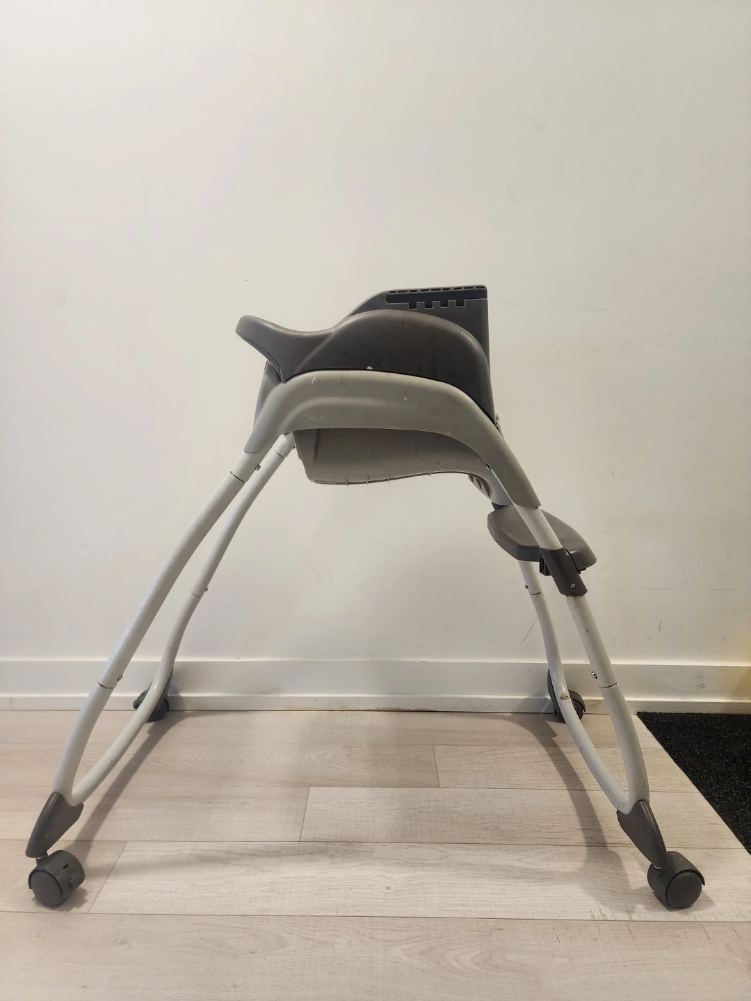 High Chair $20 - photo 5