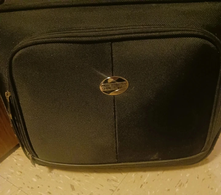 🧡American Tourister Black Rolling Suitcase