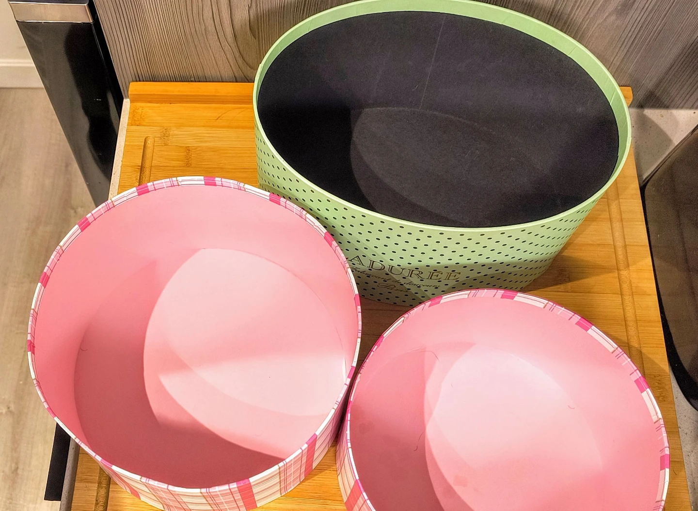 Set of 3 Round Gift Boxes (Various Size) - photo 3