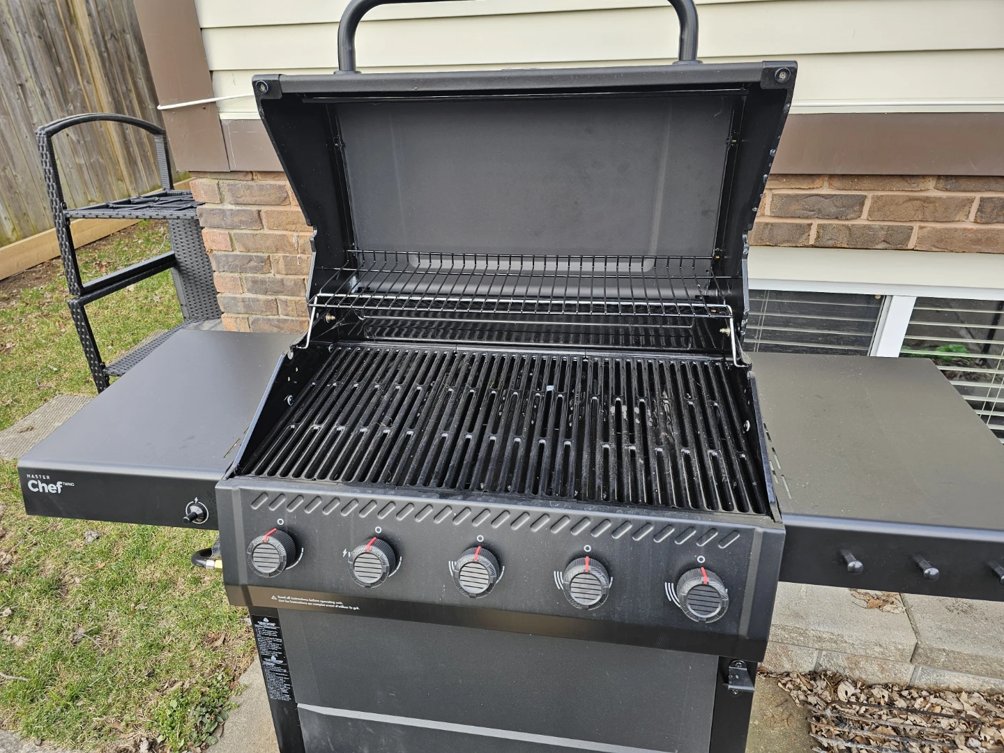 4-Burner Gas BBQ Grill – Ready for Summer - photo 2