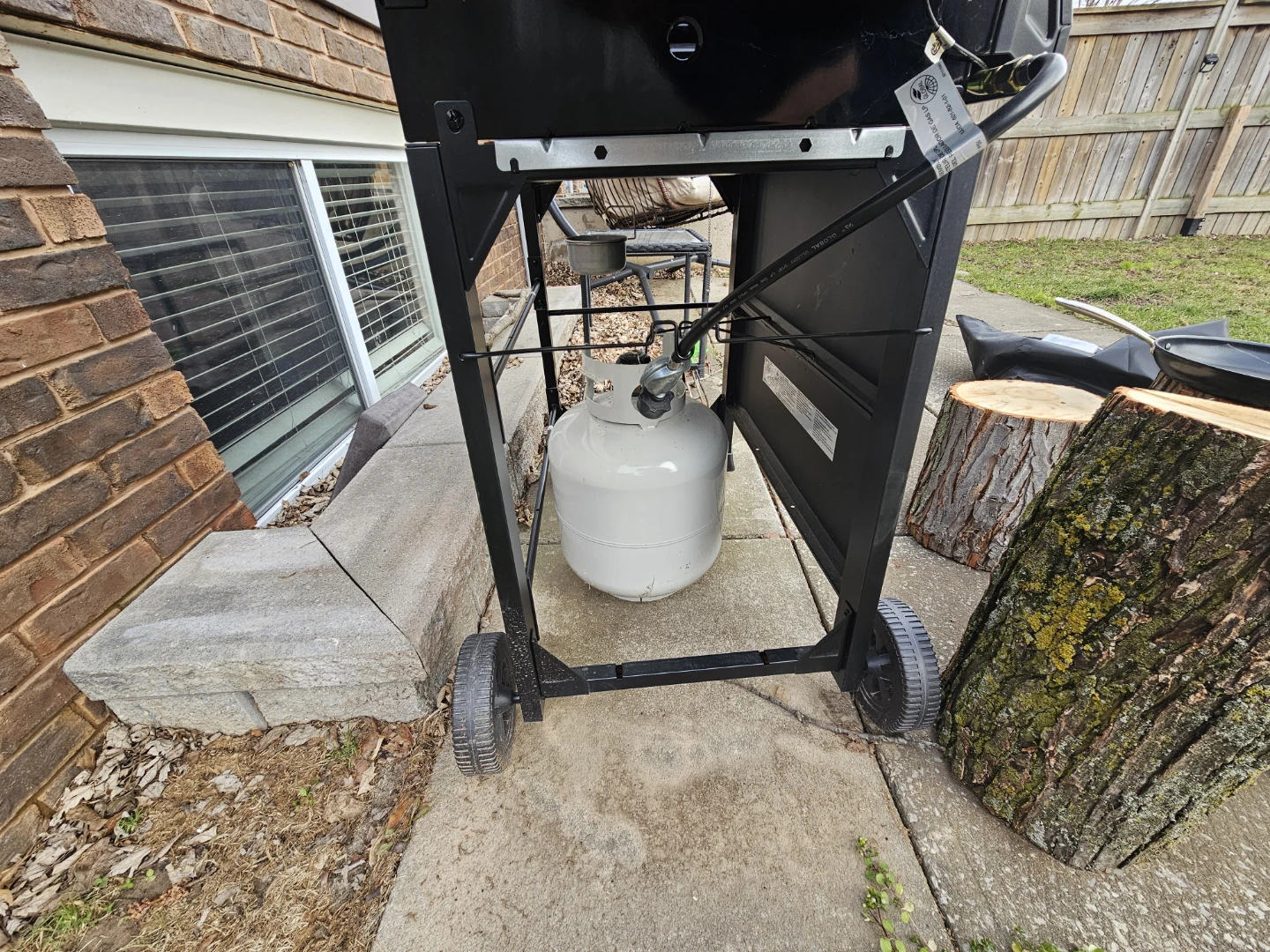 4-Burner Gas BBQ Grill – Ready for Summer - photo 4