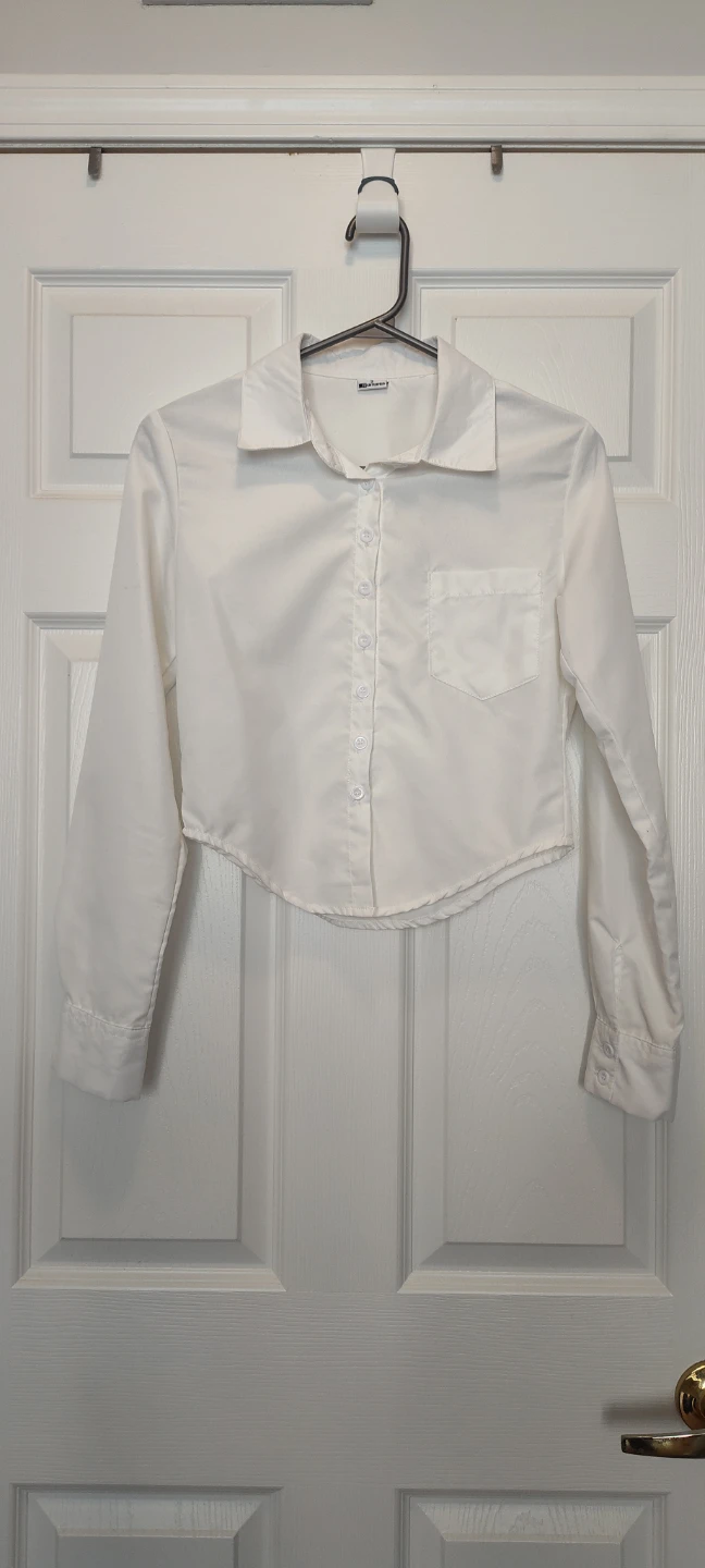 White Button-Up Long Sleeve Cropped Shirt