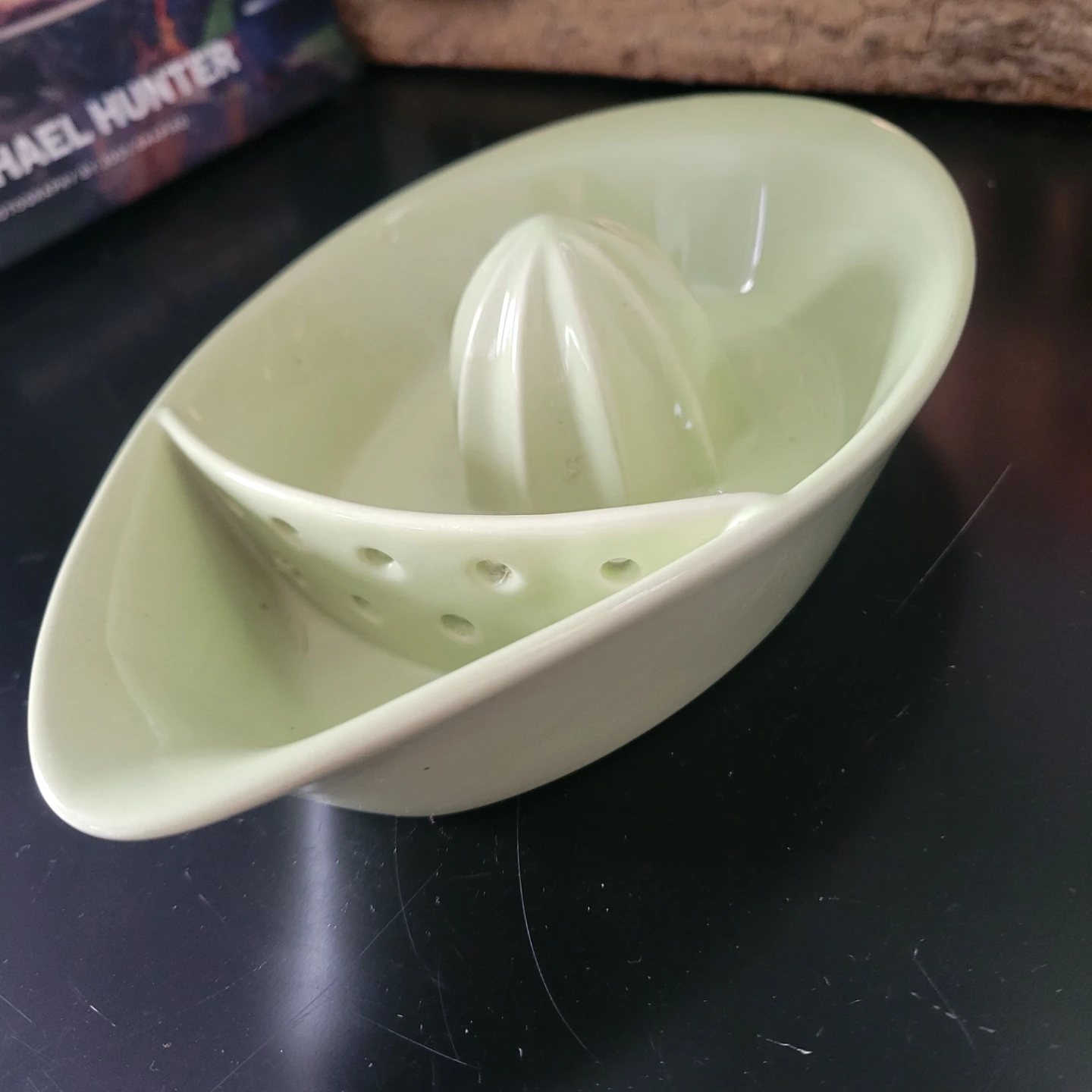 Manual citrus juicer - ceramic